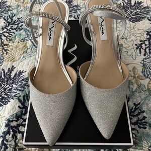 Nina Billie-VG size 8 1/2 M Silver Dress Shoes